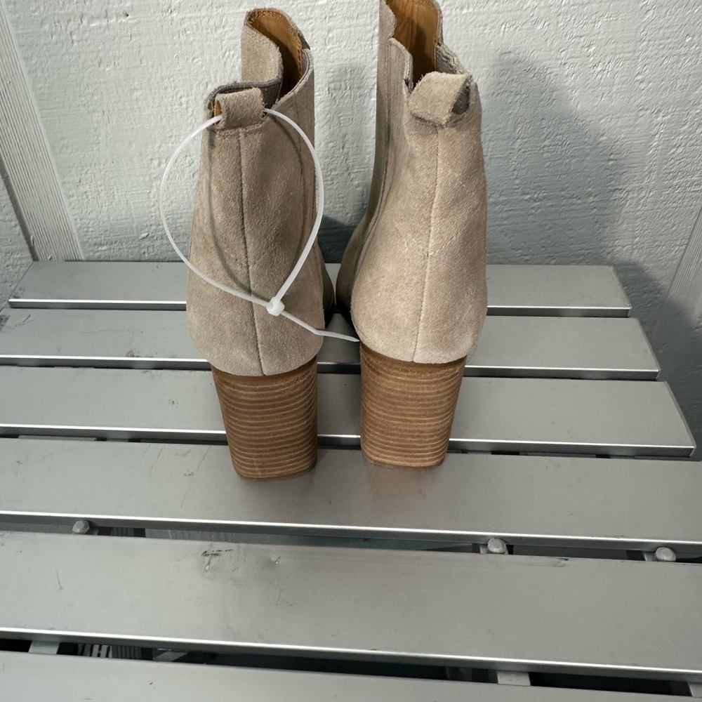 Marc Fisher Women's Matter Chelsea Ankle Boot in Cloud Suede Size 11 NWOT - Picture 6 of 11